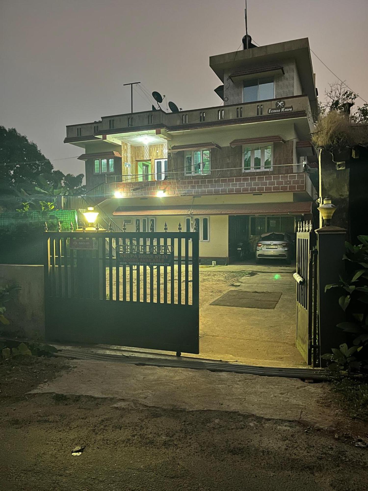 Eshwarkrupa Homestay Madikeri Exterior photo