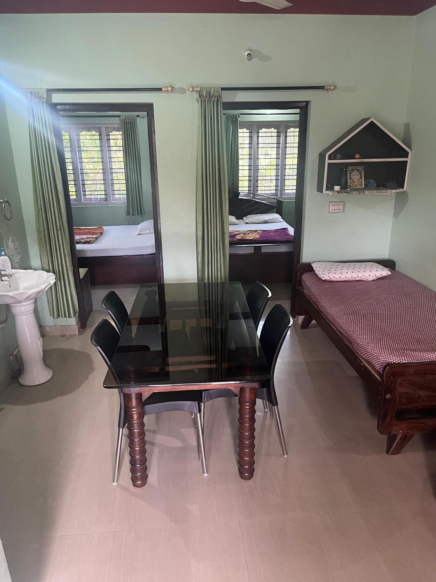 Eshwarkrupa Homestay Madikeri Exterior photo