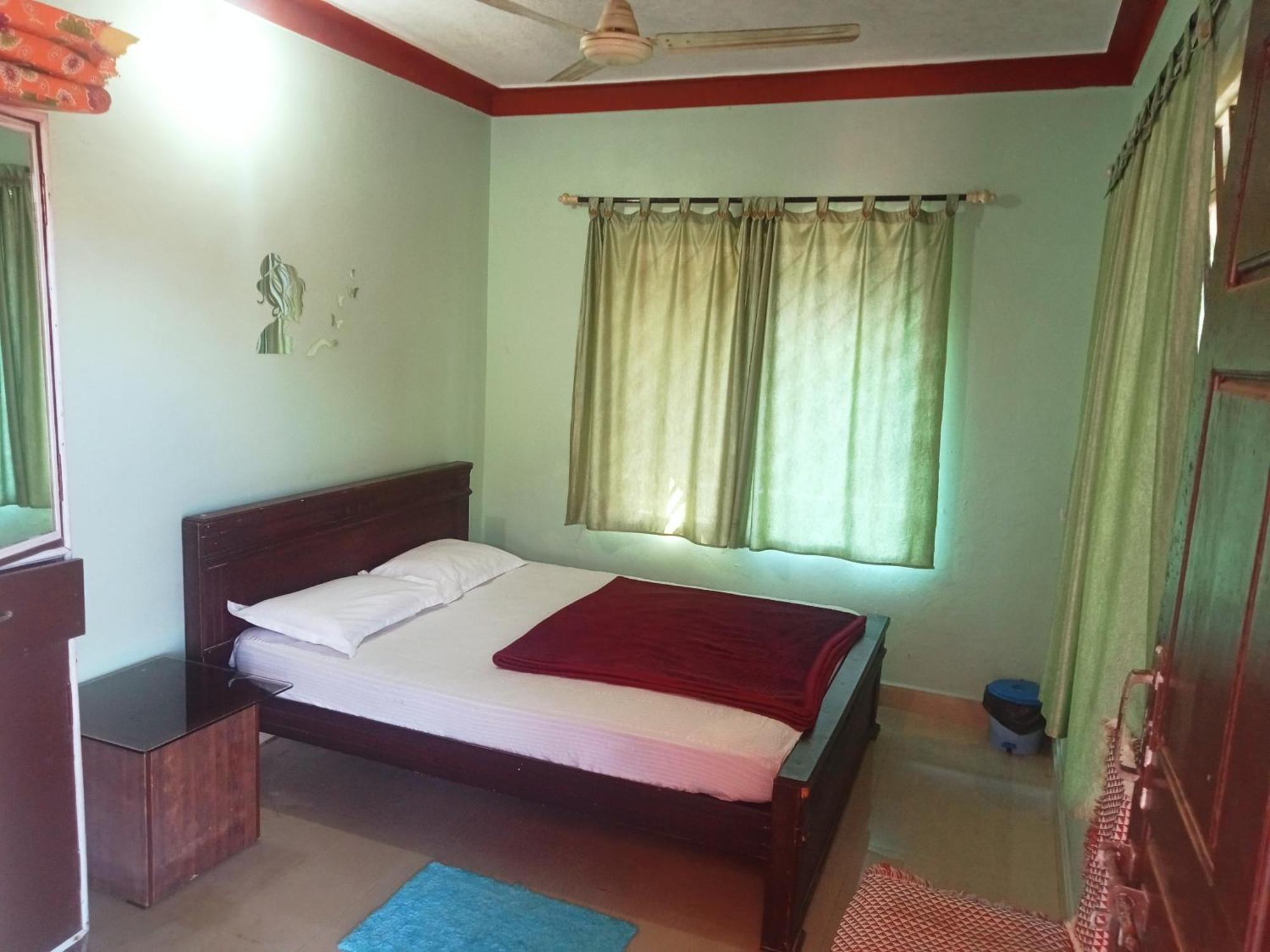 Eshwarkrupa Homestay Madikeri Exterior photo
