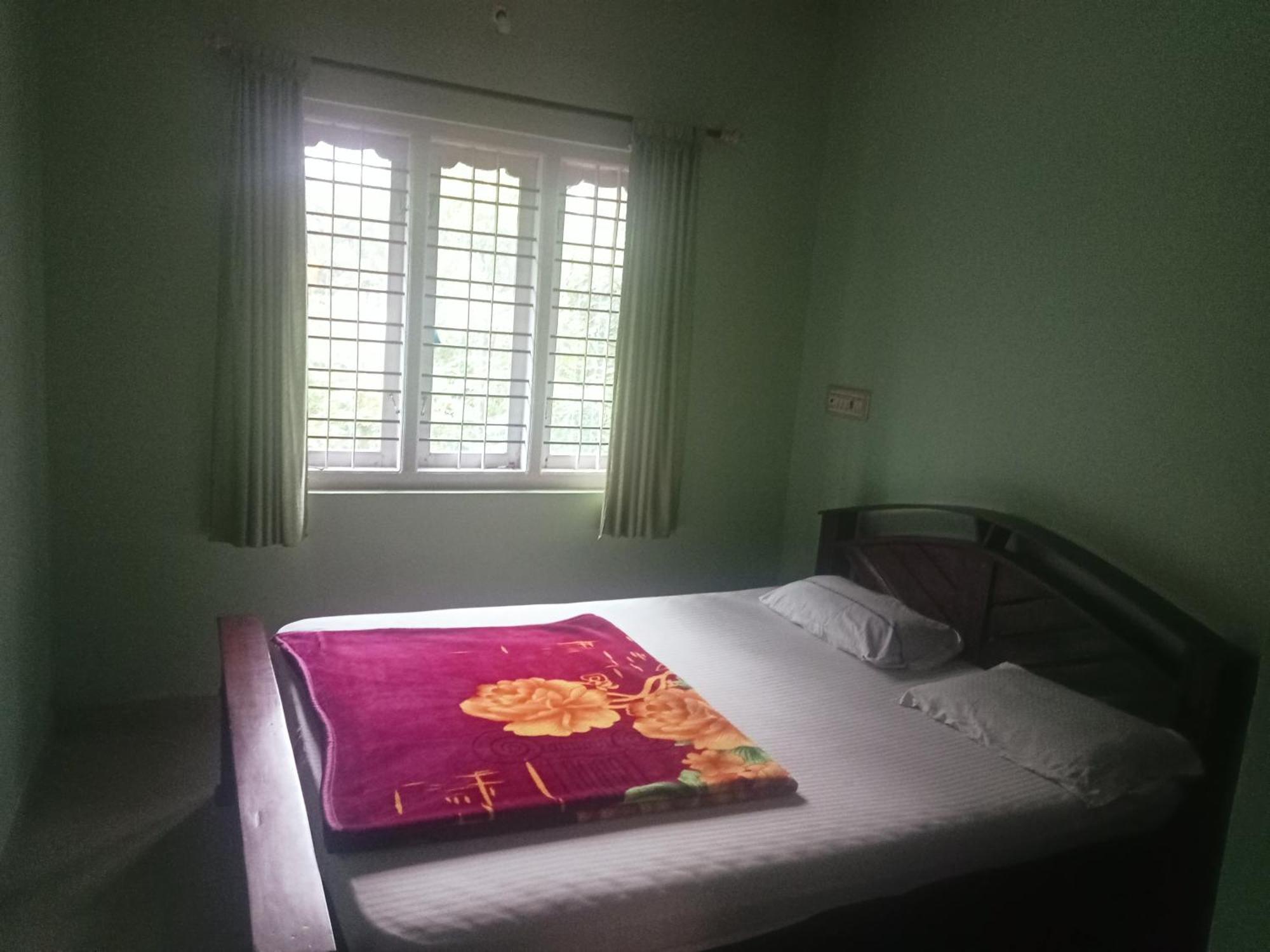 Eshwarkrupa Homestay Madikeri Exterior photo